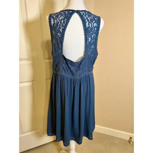 Abercrombie Lace and Chiffon Dress NWT Knee Length Dusty Blue Size Large - Picture 4 of 10